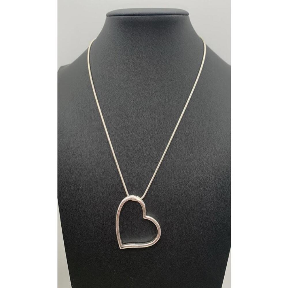 Silver Tone Chain And Heart Pendant Simple Necklace